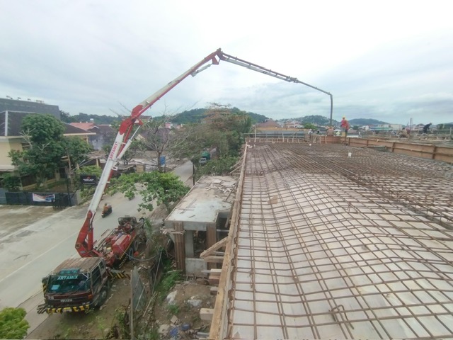 Pengecoran Mengunakan Concrete Pump